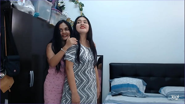 No Pudieron Soportar Comerse Sus Coños Desnudos Mi Primastra Y Mi Hermanastra, Muchos Besos Y Lengua