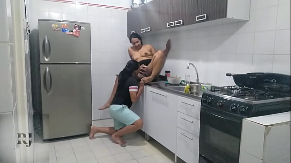 Me Da Una Rica Follada En La Cocina
