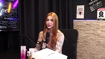 Ela Conheceu As Drogas Muito Cedo, E A Tatuagem Serve Pra Mostrar Suas Tristezas, E O Seu Relacionamento.. – Ruiva Braba (sheer/red)