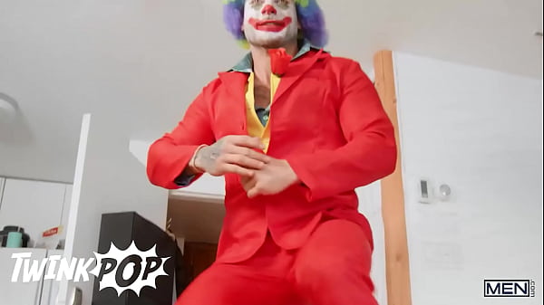William Seed Shows Up At Brent North’ Bachelor As A Clown But It Turns Out That He Is The Best Stripper – Twink Pop
