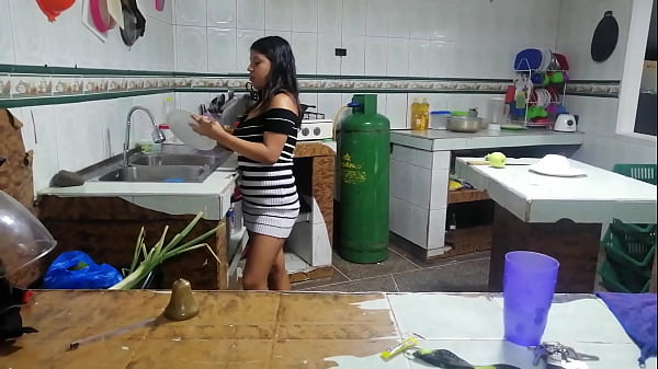 1 Parte Mi Hermanastro Esta Muy Caliente Así Que Le Ayudo A Quitarse La Calentura