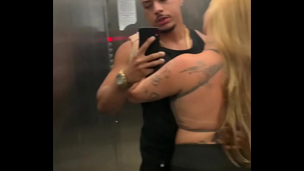 Vazou Na Net! Loira Casada Perde O Telefone E Vídeos íntimos Caem Na Net