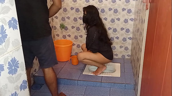 Maid Ko Toilet Ka Andar Chuda Jab Vo Pesab Kar Rhi Thi, Real Hindi Dirty Hd Porn Sex
