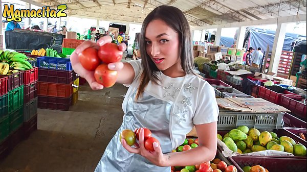 Mamacitaz – Amateur Latina Lorena Castro Goes From Market To Have Sex On Cam