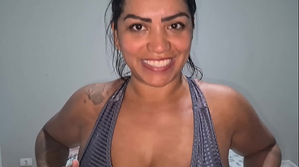 Pingando Suor Na Academia E Presenteando Com A Minha Calcinha Suada E Pés Pós Treino