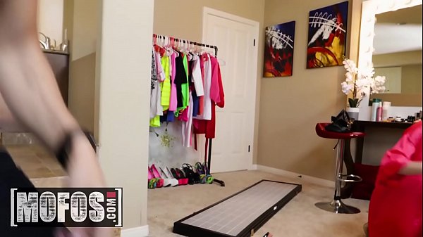 Share My Bf – (melissa Moore, Justin Hunt, Aubrey Sinclair) – Gloryhole Mistake Leads To Threeway – Mofos